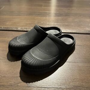 Zara Black Slip-On Loafers